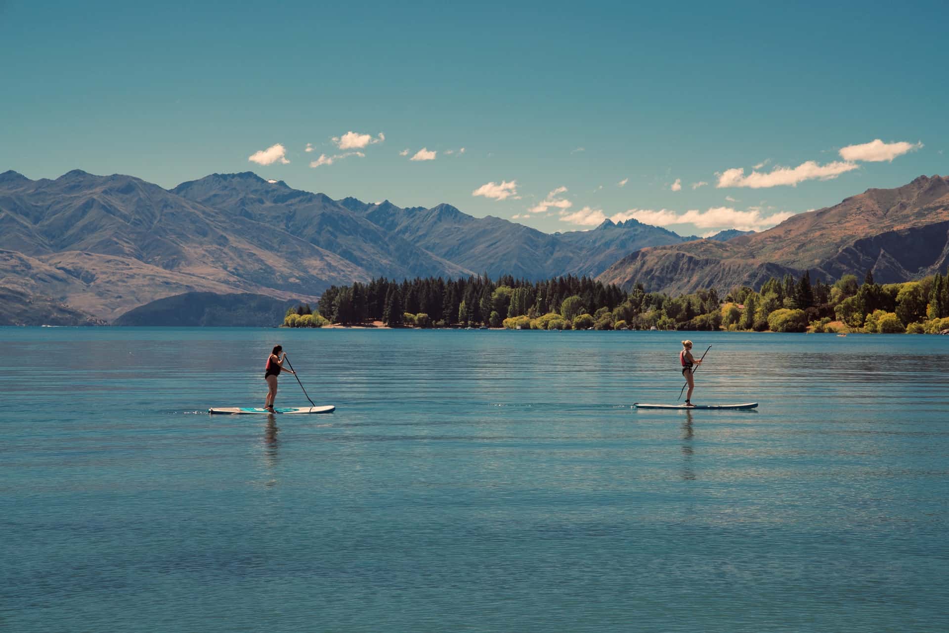 Paddleboarding from scratch – how to swim on a paddle board?