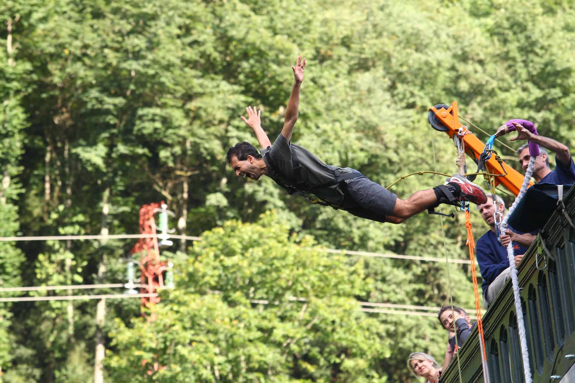 Launching into the air and bungee-run – non-standard variations of bungee jumping
